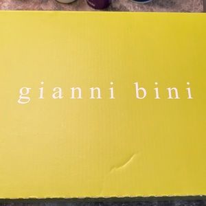 Gianna Bini sandals